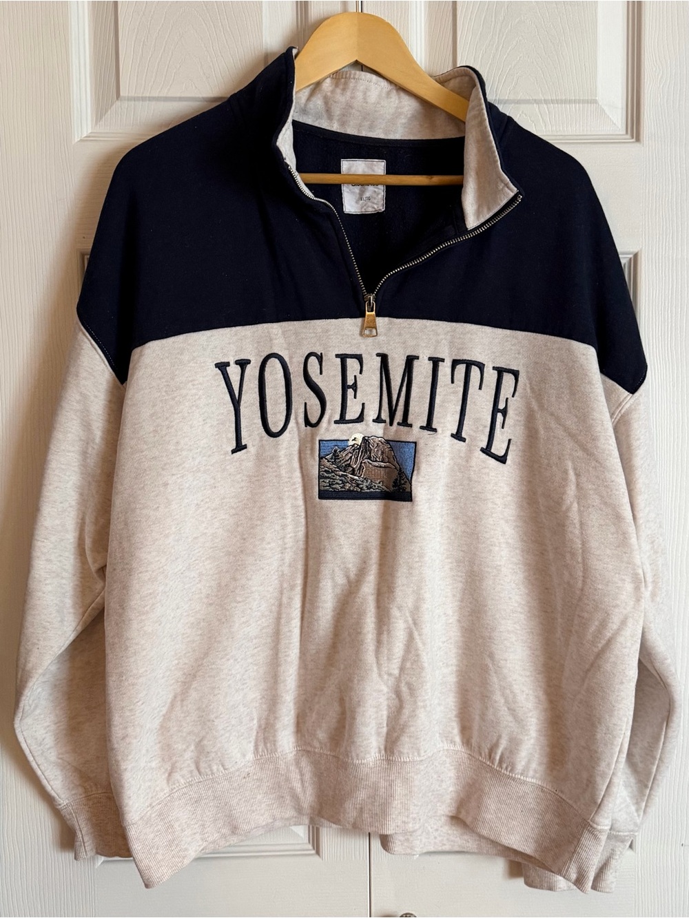 Bluenotes Yosemite Graphic Quarter-Zip Sweatshirt Cream Navy XL